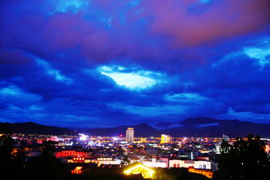 丽江城市夜景