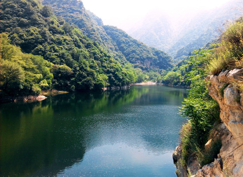 秦岭山里的深水潭