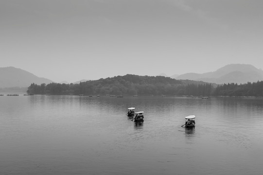 西湖山水风光黑白照片