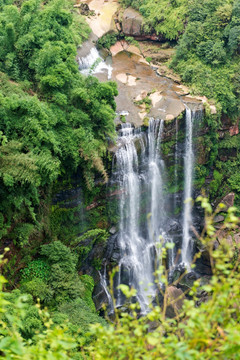 竹海瀑布