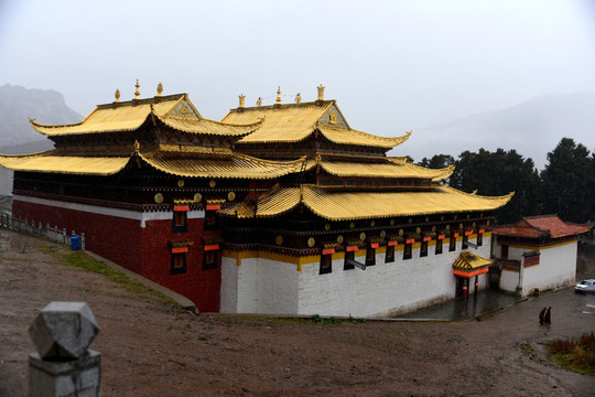 甘南名镇郎木寺