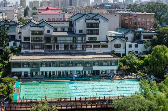 济南泉水游泳池 济南旅游