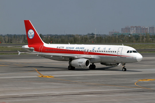 四川航空飞机在乌鲁木齐机场