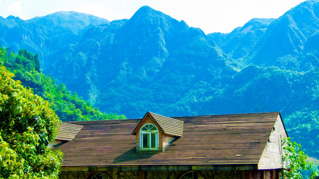 山峦起伏 屋顶