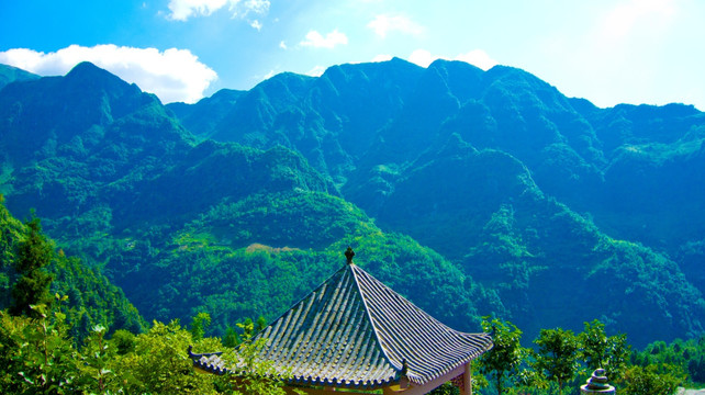 青山 大山 屋顶 尖顶