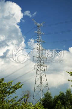 蓝天白云下的高清输电线背景