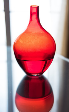 红色玻璃花瓶 静物花瓶