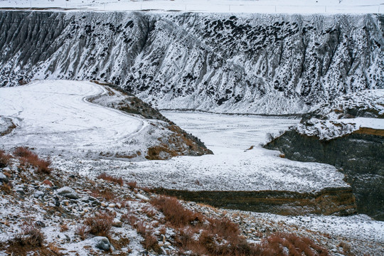 天山山脉积雪