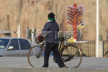 推自行车的小贩 卖冰糖葫芦
