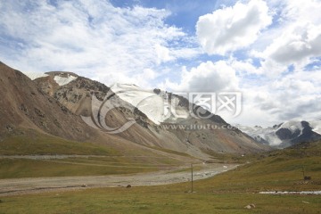 新疆天山冰川河流