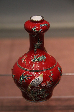 红色掐丝瓷瓶