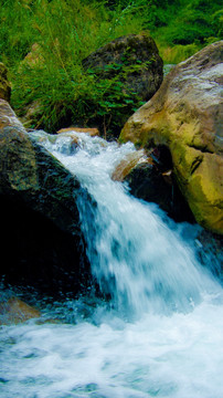 山泉 溪水 水花