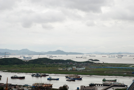 天空 大海 大桥 渔船 轮船