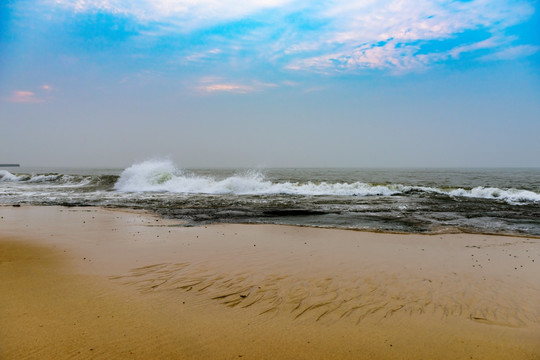 海滩 海浪 蓝天 白云