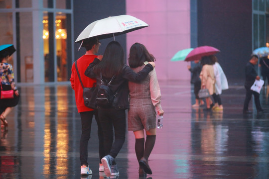 雨天街景