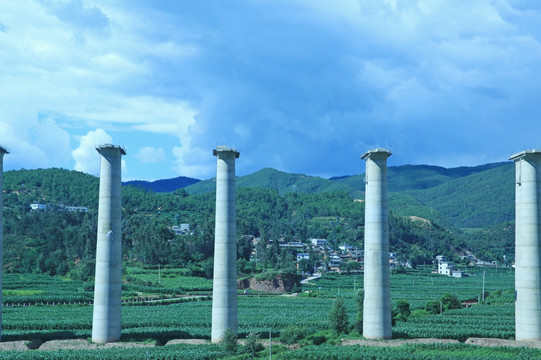 桥墩 山区铁路建设