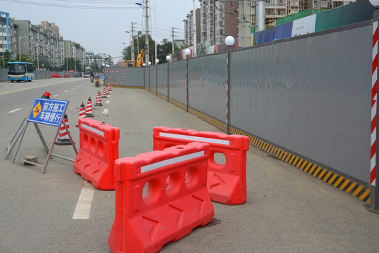 公路维护施工  塑料隔离栏