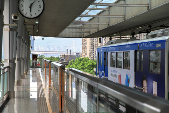 重庆轻轨站台 地铁 城市交通