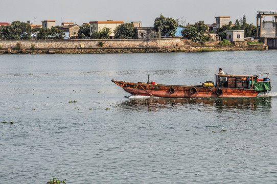 河流船只