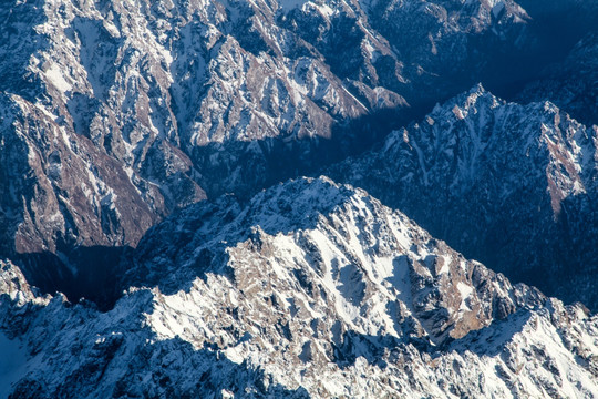 天山山脉积雪