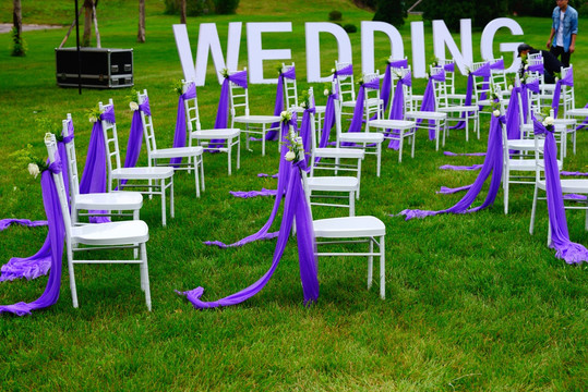 婚礼布置 户外草坪婚礼