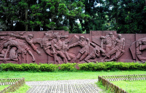 红军战士群雕像