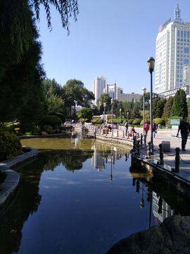 明媚