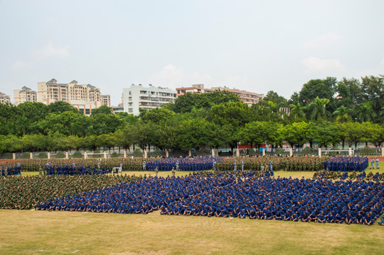 壮观的大学军训阅兵仪式方阵