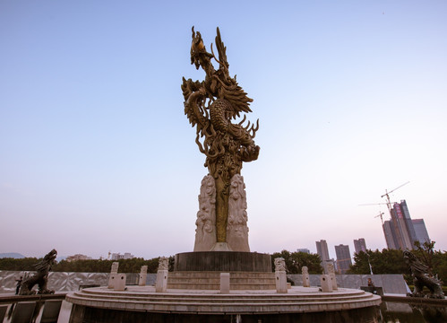 龙城广场龙雕塑