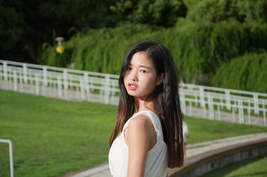 美女回眸