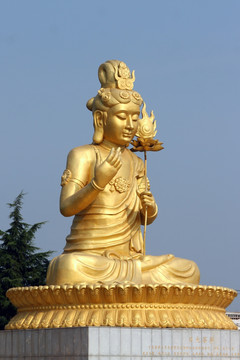 日光菩萨雕像