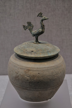 鸡形铜盖陶罐