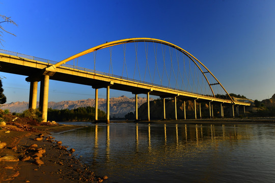 贵德黄河大桥