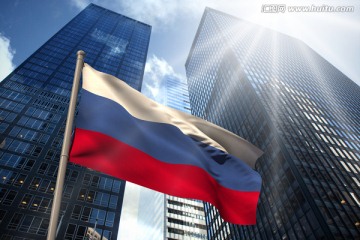 摩天大楼的低角度看俄罗斯国旗