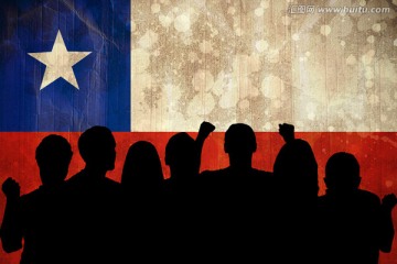 智利国旗下球迷的剪影