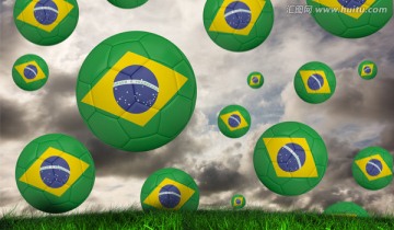 草地上的巴西足球