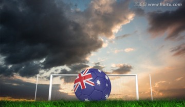 草地上的澳大利亚足球与球门