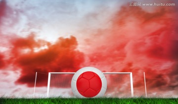 草地上的日本足球与球门