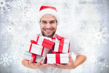 男人微笑着捧着礼物的复合形象