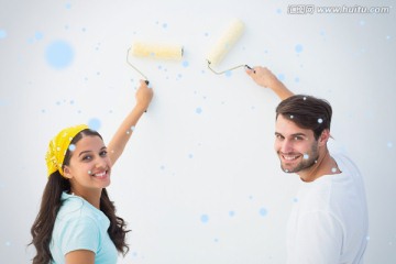 夫妇粉刷墙的复合形象