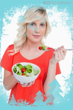 女人吃着蔬菜沙拉的复合形象