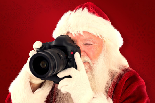 圣诞老人拿着相机拍照的复合形象