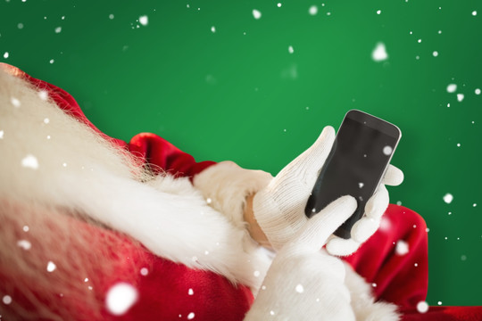 使用智能手机的圣诞老人
