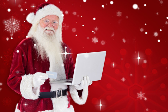 在用笔记本电脑的圣诞老人