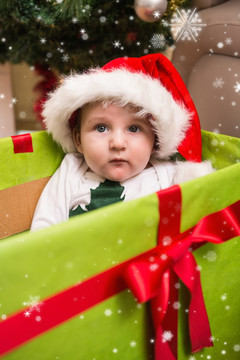 小男孩在圣诞礼物中的复合形象