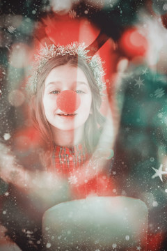 圣诞节带红鼻子的小女孩