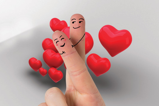手指交叉像一对情侣对爱的心