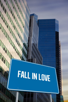 蓝色的广告牌在城市的摩天大楼下