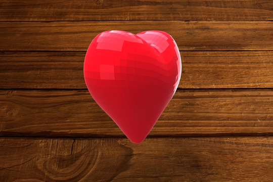 红色的心在木板上