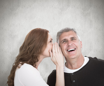 女人在男人耳边低语的复合形象